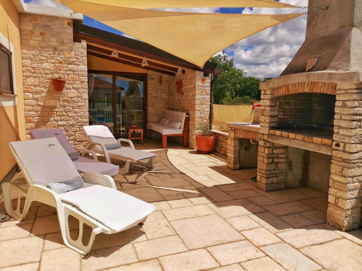 Luxury Apartment Alba With Pool Kanfanar Exterior foto