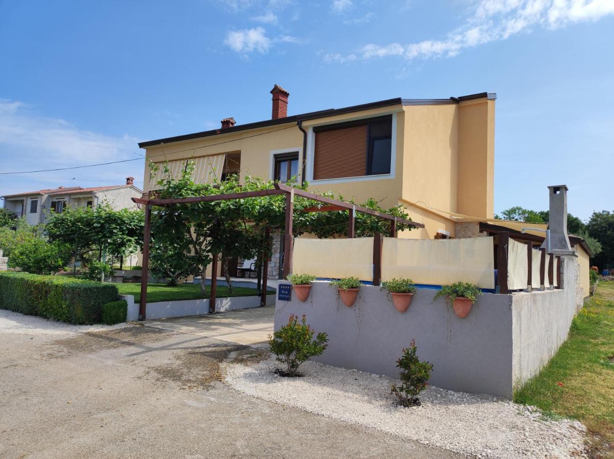 Luxury Apartment Alba With Pool Kanfanar Exterior foto