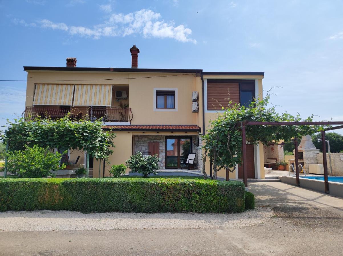 Luxury Apartment Alba With Pool Kanfanar Exterior foto