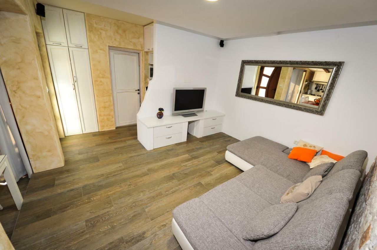 Luxury Apartment Alba With Pool Kanfanar Exterior foto