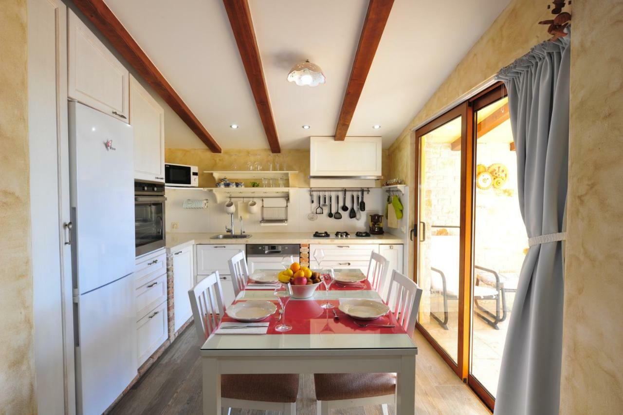 Luxury Apartment Alba With Pool Kanfanar Exterior foto